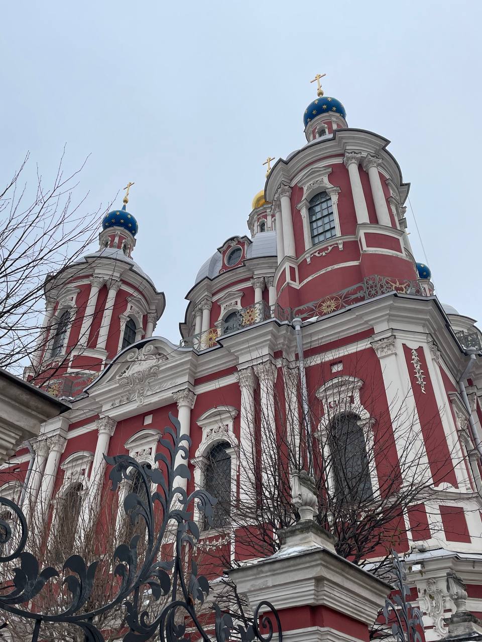 Москва предпраздничная… Третьяковка более скромная, но думается все только начинается… украшения идут полным ходом! | Сетка — социальная сеть от hh.ru