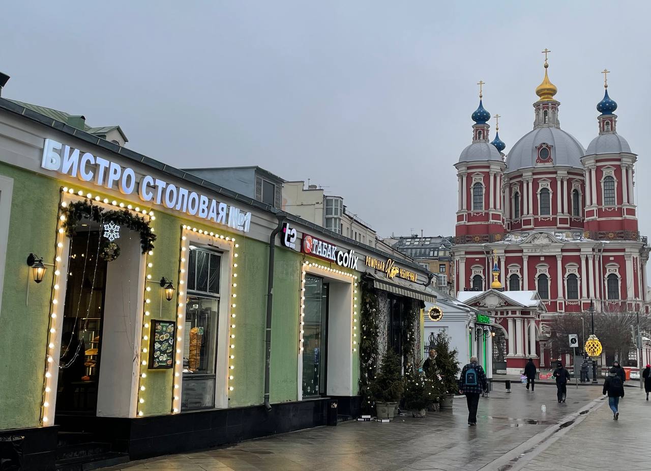 Москва предпраздничная… Третьяковка более скромная, но думается все только начинается… украшения идут полным ходом! | Сетка — социальная сеть от hh.ru