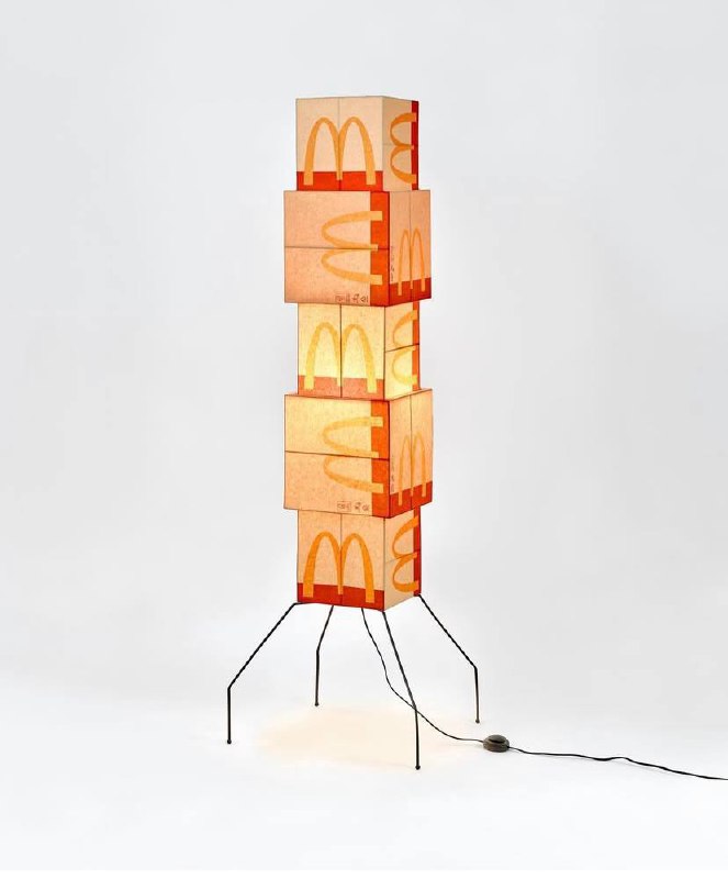 🍟 Искусство из McDonald's.
Лампы в китайском стиле из переработанных пакетов сети фаст-фуда. Необычная деталь интерьера — и с пользой для экологии. | Сетка — социальная сеть от hh.ru