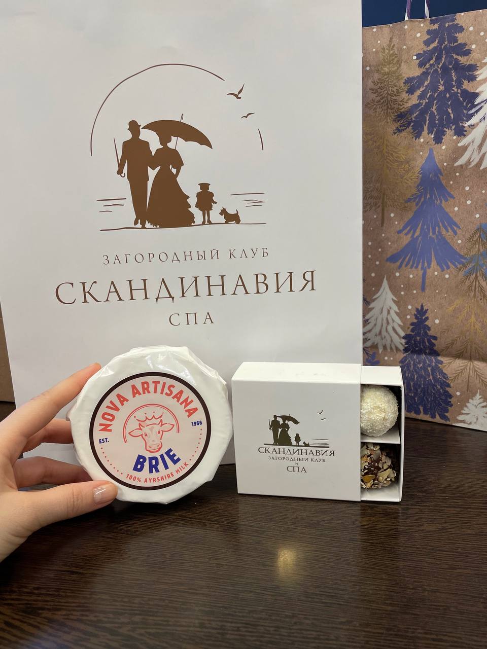 🎁Всю неделю получаем подарки от любимых клиентов и сами не остаемся в стороне!
Какую же красоту нам дарят! Сладости, ароматы в различном исполнении, термокружки, чехлы для чемоданов | Сетка — социальная сеть от hh.ru