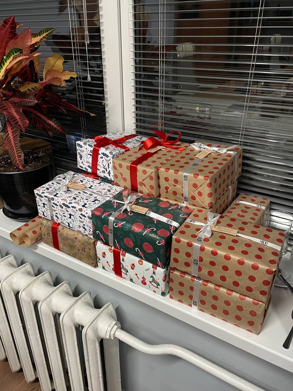🎁Всю неделю получаем подарки от любимых клиентов и сами не остаемся в стороне!
Какую же красоту нам дарят! Сладости, ароматы в различном исполнении, термокружки, чехлы для чемоданов | Сетка — социальная сеть от hh.ru