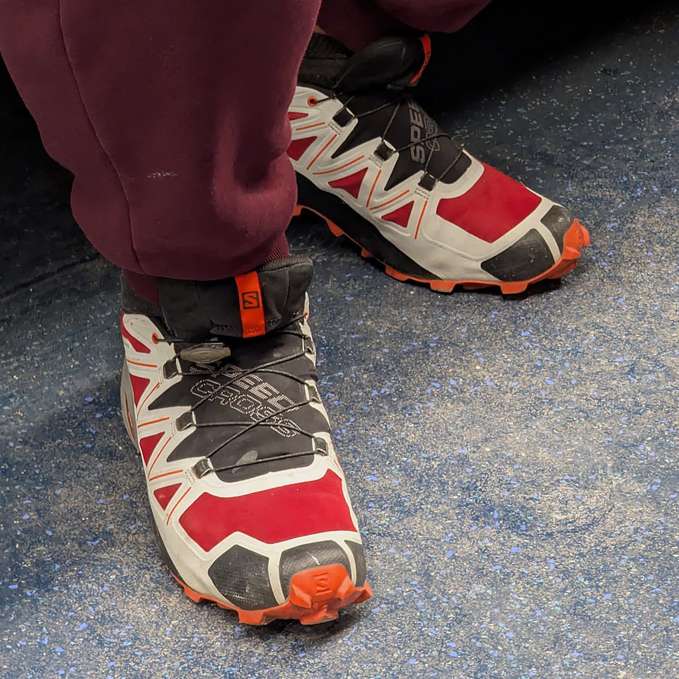 Зубастые SALOMONы 🇫🇷
Speedcross 5 GTX — это не только обновление классической линейки, но и культовой модели для трейлраннинга | Сетка — социальная сеть от hh.ru