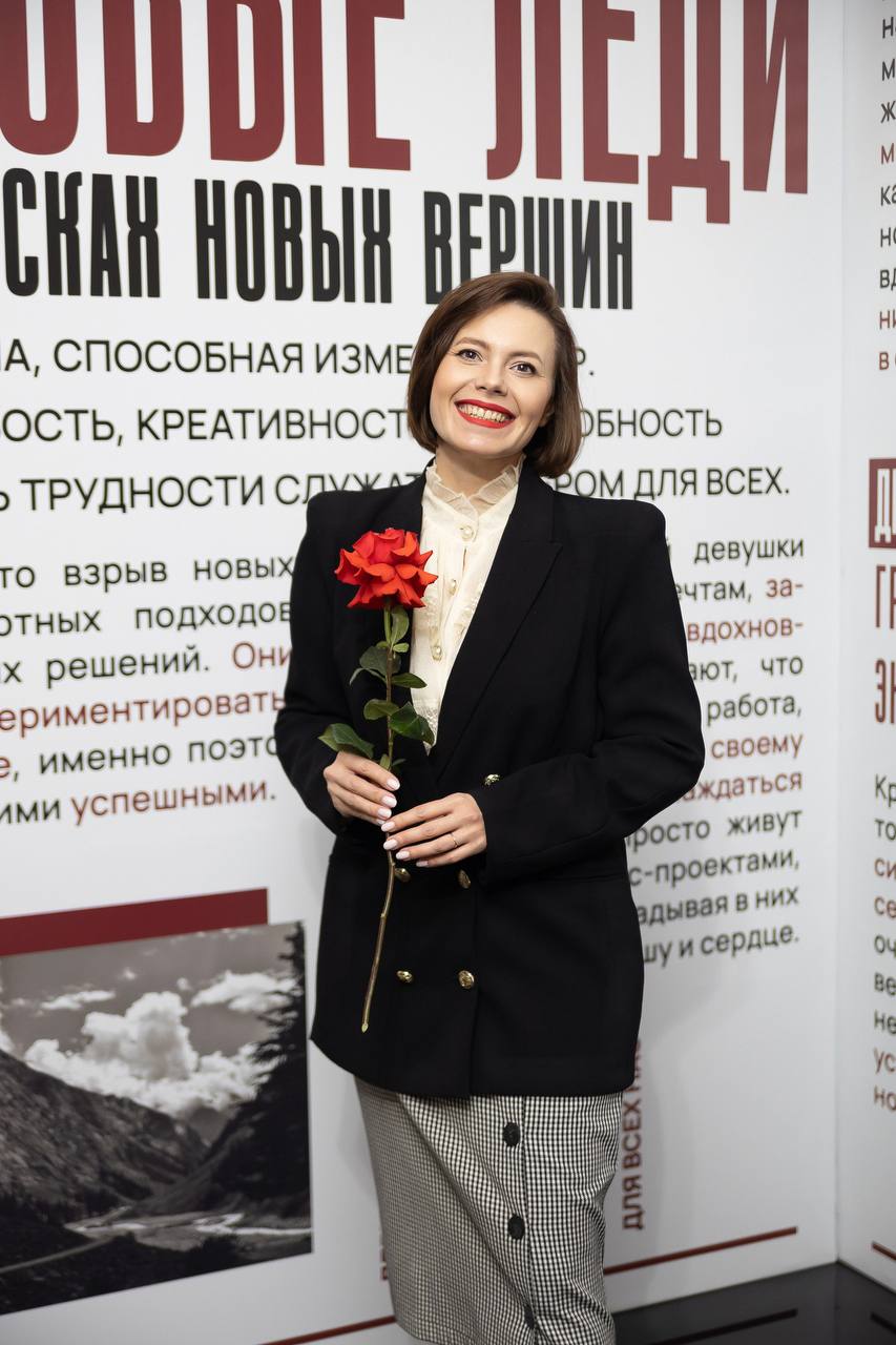 Друзья!
⠀
Вот и всё, 2024-й… Какой год, а? Он нас испытывал, удивлял, учил, и при этом сделал нас только сильнее. Но главное, он напомнил, какие вы потрясающие | Сетка — социальная сеть от hh.ru