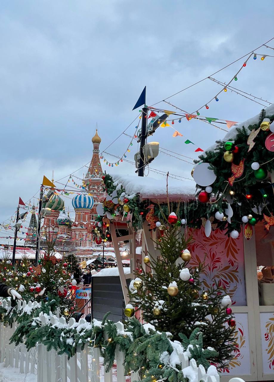 На канале Интересный Выходной 🤩 дарят классный зимний гайд! ❄️
Здесь и всеми любимые локации, и места, которые интересно взять на заметку! 📝
А ещё много всего интересного, например:
🎄Куда отправиться ... | Сетка — социальная сеть от hh.ru