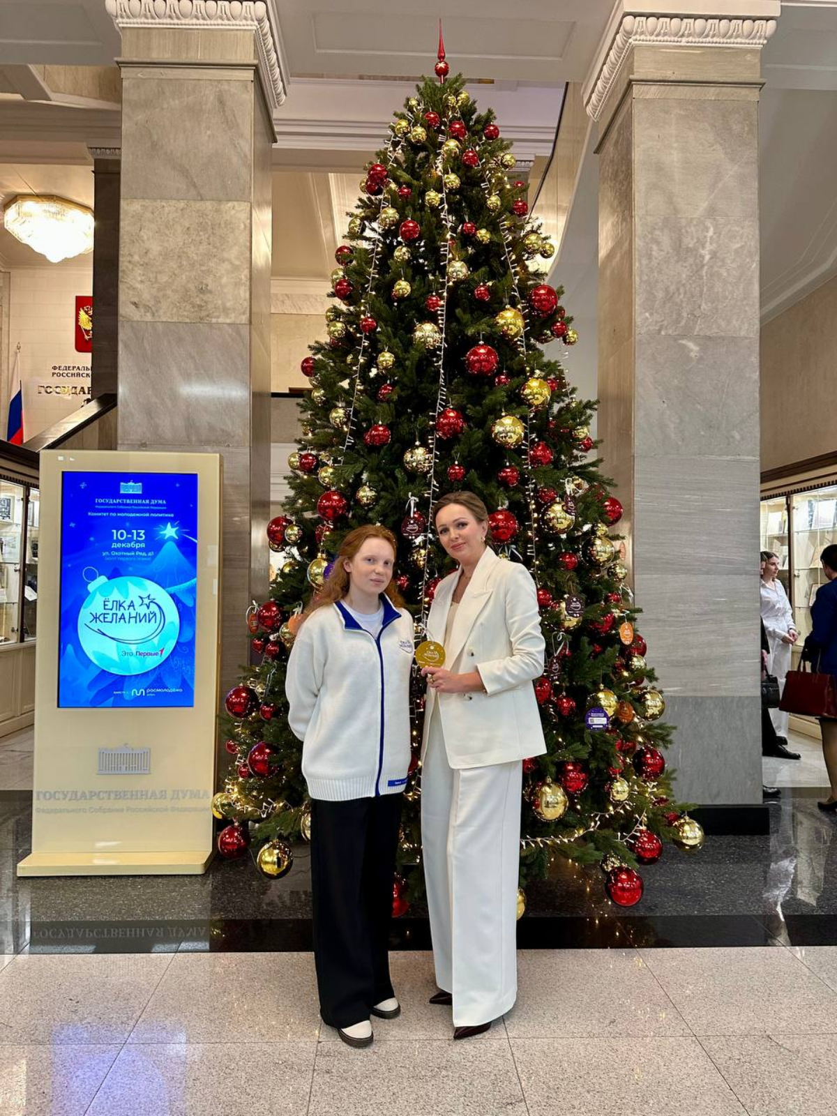 #Новогоднеечудо
В начале декабря Екатерина Овчинникова, генеральный директор A.N.T., увидела нарядную ёлку, полную новогодних надежд и желаний детей 🎁 и не смогла пройти мимо.
Так Группа компаний А.Н | Сетка — социальная сеть от hh.ru