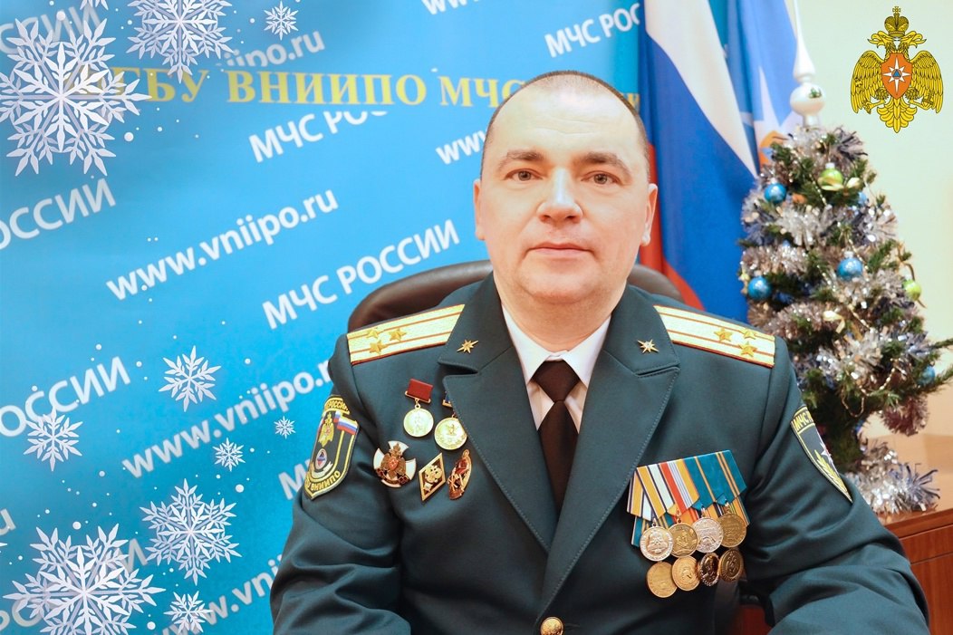 Поздравление начальника института с наступающим Новым годом!
Уважаемые коллеги!
Поздравляю вас с наступающим Новым годом!
​Каждый Новый год – это возможность подвести итоги и задуматься о будущем | Сетка — социальная сеть от hh.ru