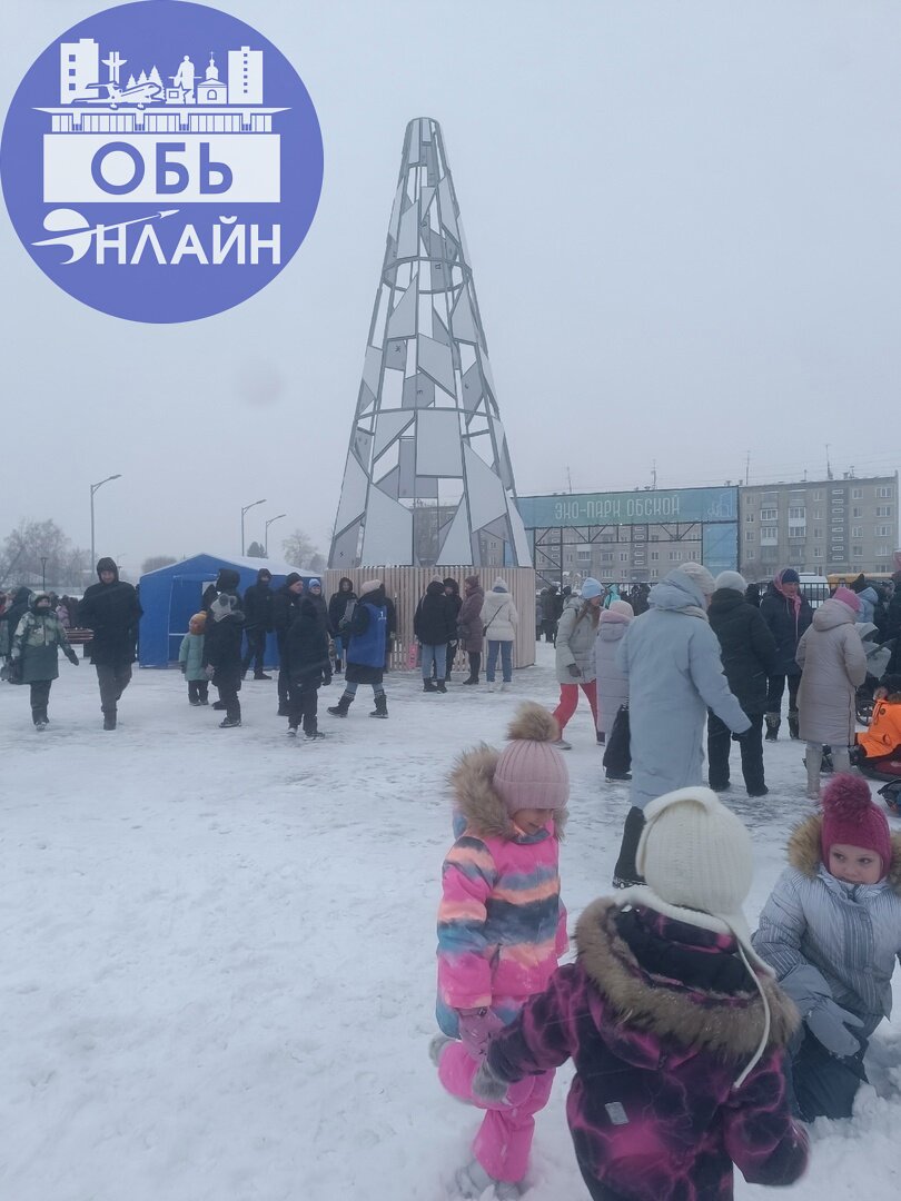 ↗ Эко-парк Обской официально и торжественно открыт! Ура-ура-ура!
Счастливые горожане лепили снежные фигуры и катались на оленях | Сетка — социальная сеть от hh.ru