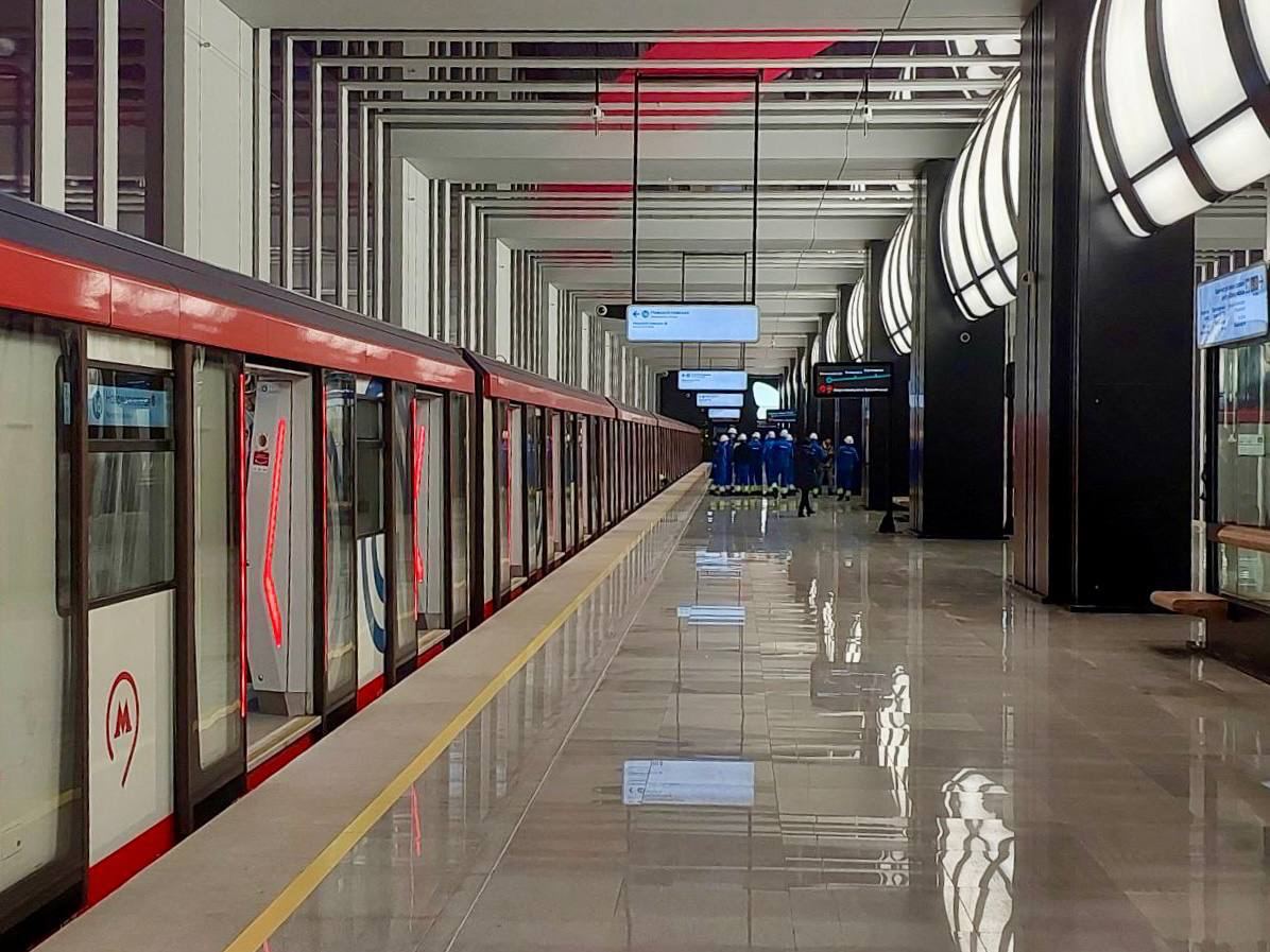 🚇Вчера открылись сразу три станции метро «Корниловская», «Коммунарка» и «Новомосковская»
📲Подпишитесь на Вдвижении | Сетка — социальная сеть от hh.ru