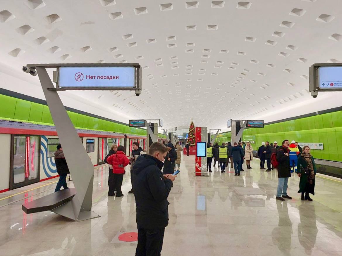🚇Вчера открылись сразу три станции метро «Корниловская», «Коммунарка» и «Новомосковская»
📲Подпишитесь на Вдвижении | Сетка — социальная сеть от hh.ru