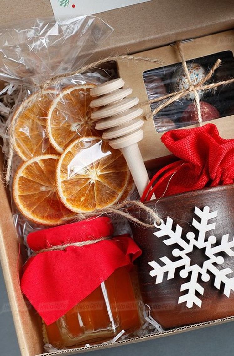 Топ-10 новогодних подарков👝
🎁 Свечи
🎁 Печенье с предсказаниями
🎁 Ночник-проектор звездного неба
🎁 Бомбы для ванны
🎁 Набор чая
🎁 Новогодние носки
🎁 Плед
🎁 Набор для ванны
🎁 Набор для глинтвейна
🎁 Насто... | Сетка — социальная сеть от hh.ru