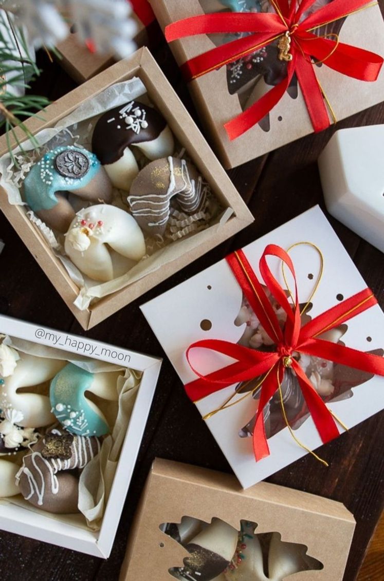 Топ-10 новогодних подарков👝
🎁 Свечи
🎁 Печенье с предсказаниями
🎁 Ночник-проектор звездного неба
🎁 Бомбы для ванны
🎁 Набор чая
🎁 Новогодние носки
🎁 Плед
🎁 Набор для ванны
🎁 Набор для глинтвейна
🎁 Насто... | Сетка — социальная сеть от hh.ru