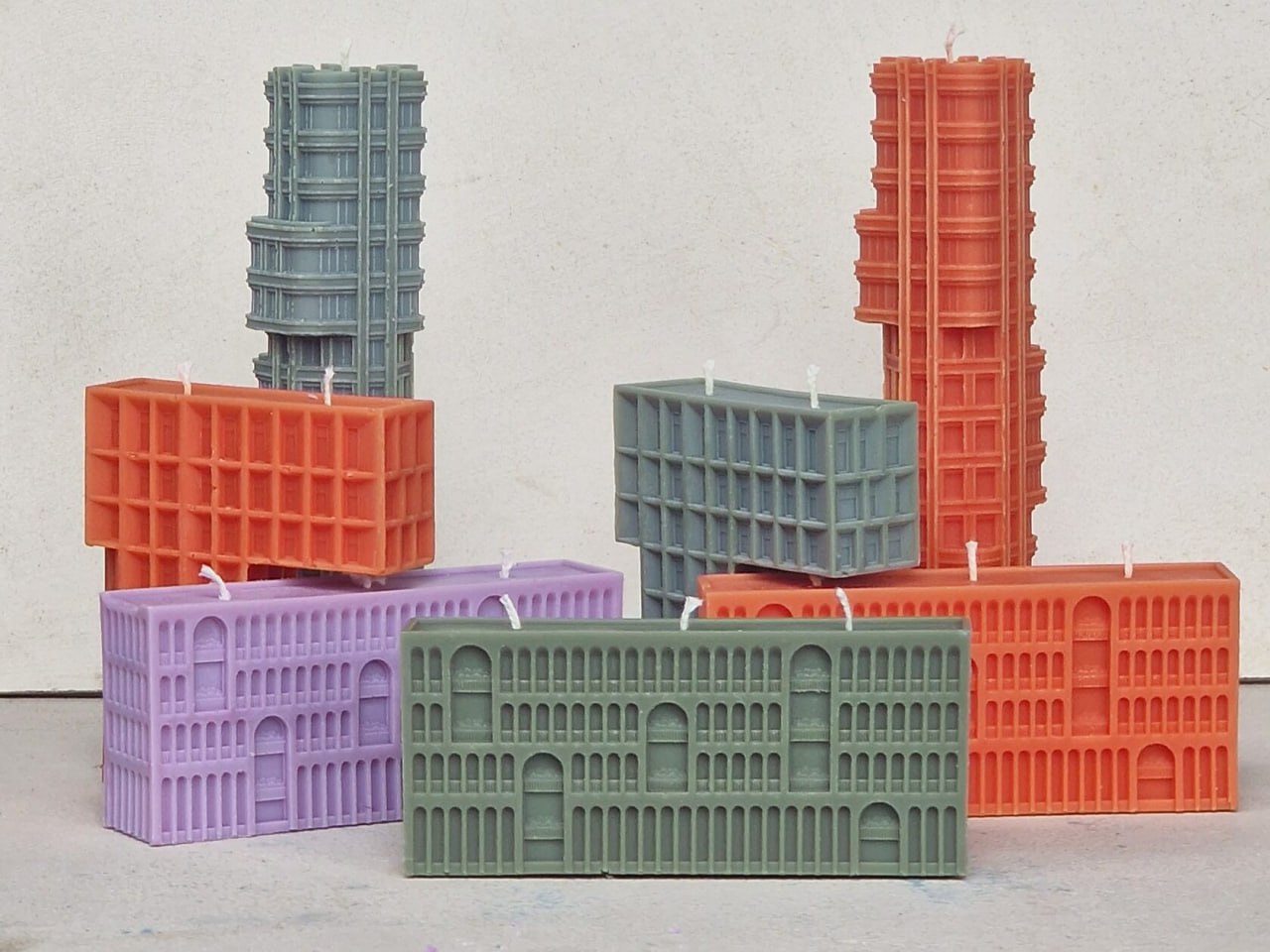 Свечи молодого бренда Пылко - это конструктор вашего миниатюрного города. Оттенки домов безупречно сочетаются между собой, а каждый цвет соответствует определённому аромату | Сетка — социальная сеть от hh.ru