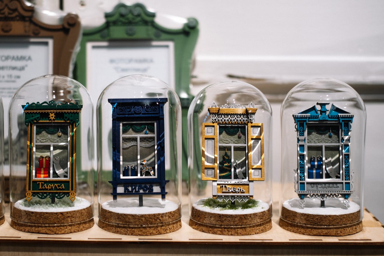 Сувенирная мастерская Лук и стрелы выпустила свою рождественскую серию магнитов-наличников | Сетка — социальная сеть от hh.ru