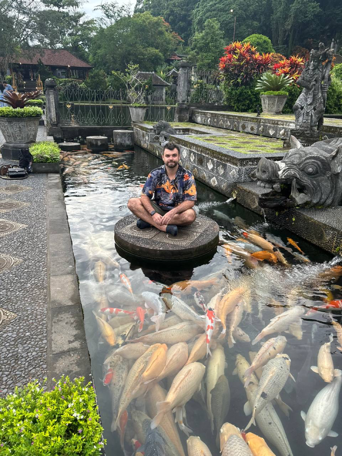 На фото я и лиды в 2025 году 😂
Итоги подведены, планы написаны. Рыбов много, а контента сейчас мало.
Все дело в том, что я строю свою контент-стратегию на событиях | Сетка — социальная сеть от hh.ru