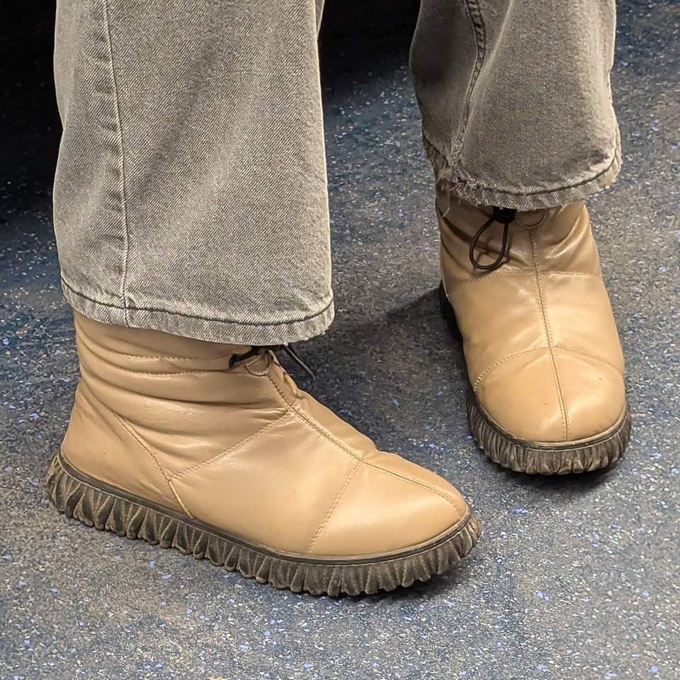 Продолжаем выхватывать из серо-чёрной массы что-то, хоть немного отличающееся от типичного 😵‍💫
На интернет площадках найдены только остатки
🪙Цена#1🪙Цена#2🪙Цена#3
И о погоде ☁️
Сегодня в Москве пасмурн... | Сетка — социальная сеть от hh.ru