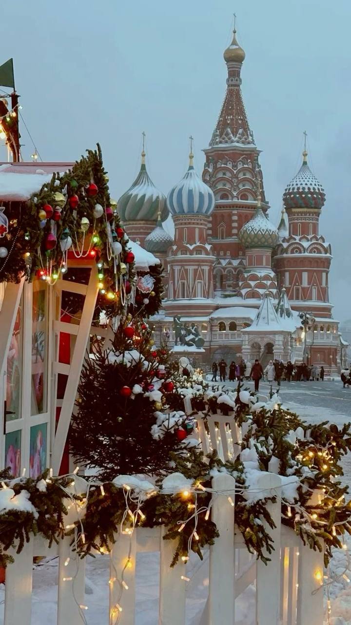 😓Красная площадь будет закрыта для посещенияс 20:00 31 декабря до 8:00 1 января
Новый год можно отметить на ВДНХ, там ожидается праздничная программа 🎉
📲Подпишитесь на Вдвижении | Сетка — социальная сеть от hh.ru