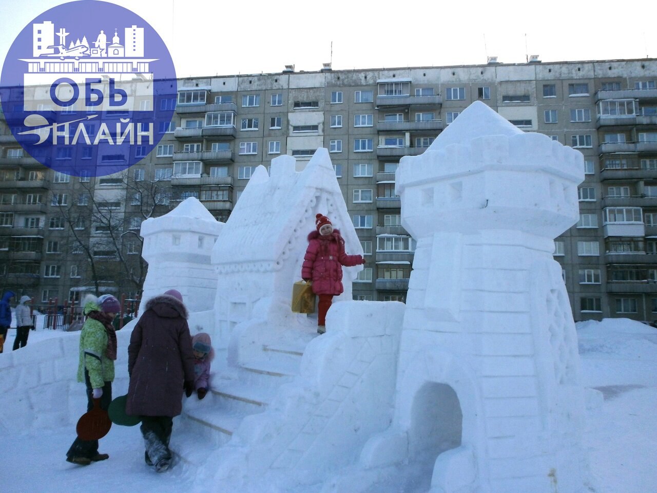 ↗ Жители Чкалова 40 снова удивили. На этот раз построили замок из снега, какие молодцы!
vk.com
Подробнее на https://vk.com/ob.gorod
#городобь #городобьонлайн #толмачево | Сетка — социальная сеть от hh.ru