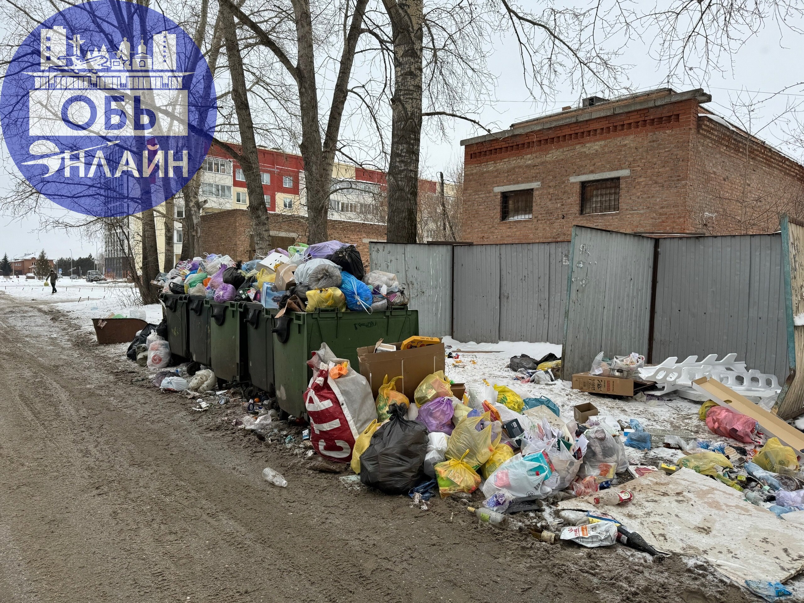 ↗ МУП САХ сделал подарок обчанам - третий день не вывозится мусор с площадки ТКО!👍🏻
С наступающим!
П.С. Не стоит писать, что нужно сделать заявку в САХ, заявки выполняются в течение недели | Сетка — социальная сеть от hh.ru
