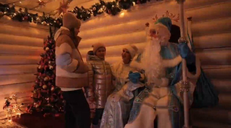 🎅 Около 650 детей принял терем Деда Мороза на площади Ленина
Ребята радовали волшебника стихами, песнями и рассказами о своих достижениях в уходящем году, делали фото на память | Сетка — социальная сеть от hh.ru