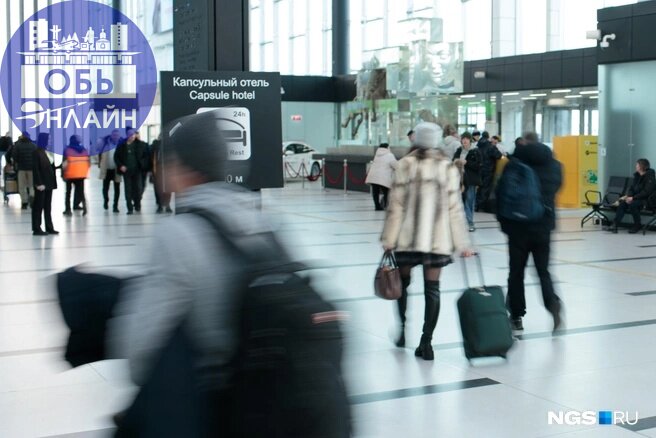 ↗ Куда разлетаются сибиряки перед праздниками — истории пассажиров в Толмачёво
Зал терминала А полон людей. Кто-то стоит в длиннющей очереди на регистрацию, кто-то расположился в кресле в ожидании | Сетка — социальная сеть от hh.ru