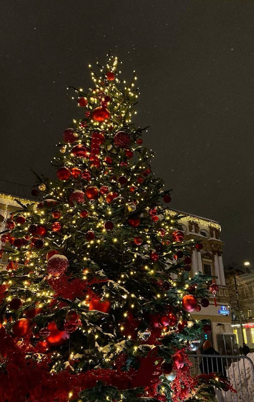 С Новым Годом, дорогие друзья! 🎉🎄
Пусть этот год принесет много счастья, удачи, улыбок, тепла и света
Пусть он будет полон ярких красок, приятных впечатлений и радостных событий🤗
📲Подпишитесь на Вдвиж... | Сетка — социальная сеть от hh.ru