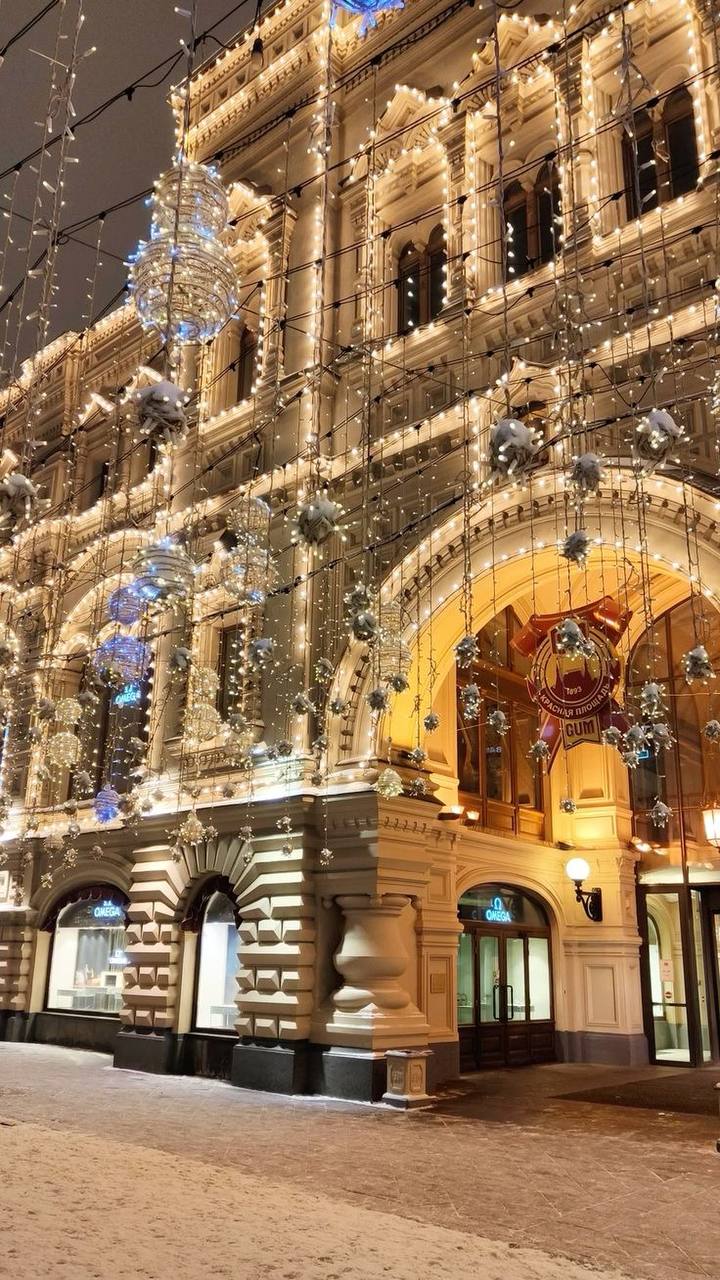 С Новым Годом, дорогие друзья! 🎉🎄
Пусть этот год принесет много счастья, удачи, улыбок, тепла и света
Пусть он будет полон ярких красок, приятных впечатлений и радостных событий🤗
📲Подпишитесь на Вдвиж... | Сетка — социальная сеть от hh.ru
