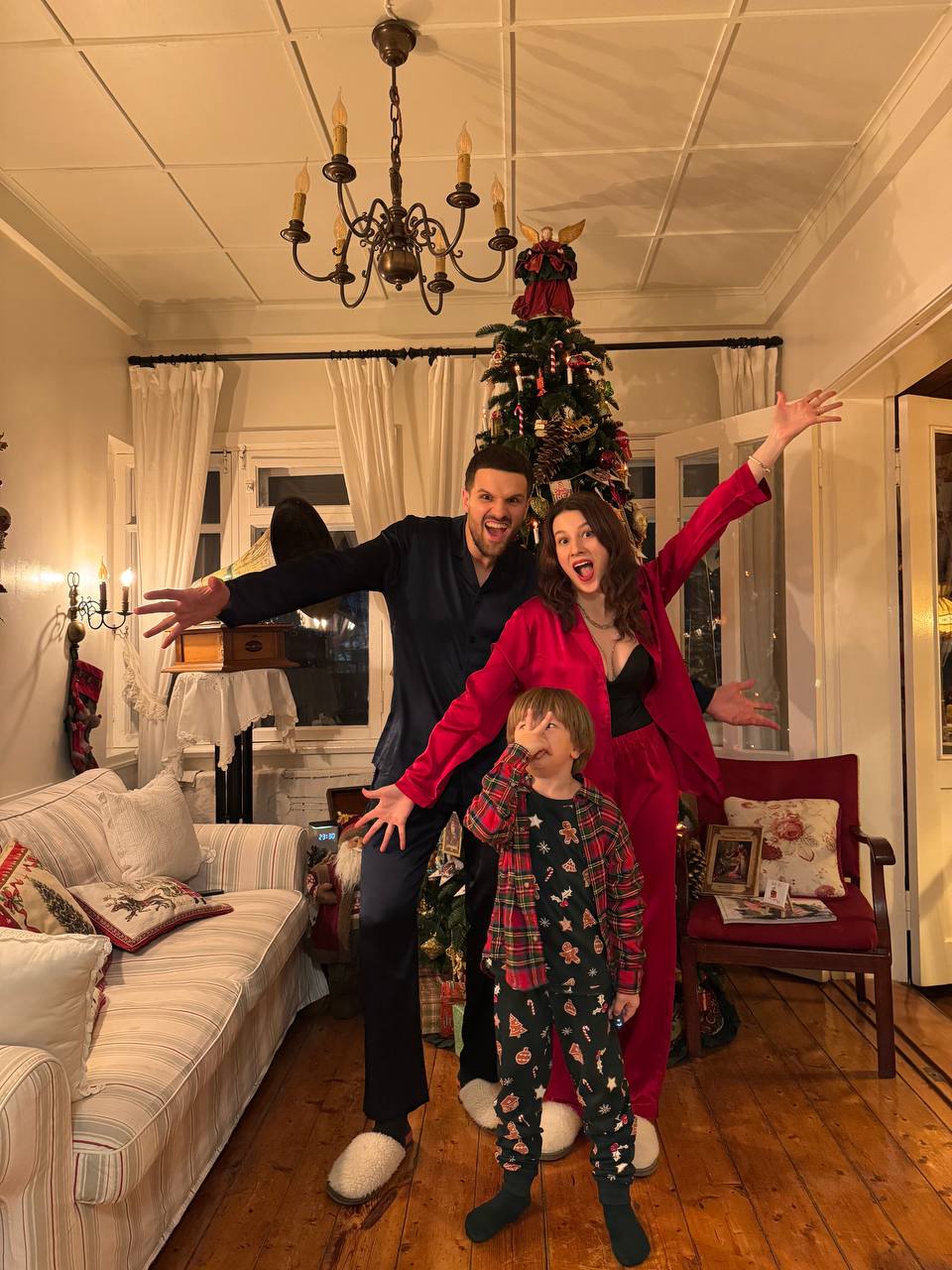 Дорогие мои друзья!🎄
С Новым Годом!✨
Я не буду обещать, что всё в нём само собой будет хорошо, потому что это хорошо зависит в первую очередь от нас самих | Сетка — социальная сеть от hh.ru