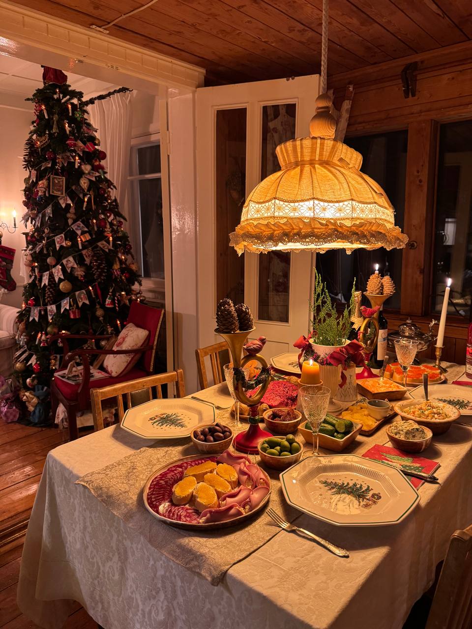 Дорогие мои друзья!🎄
С Новым Годом!✨
Я не буду обещать, что всё в нём само собой будет хорошо, потому что это хорошо зависит в первую очередь от нас самих | Сетка — социальная сеть от hh.ru