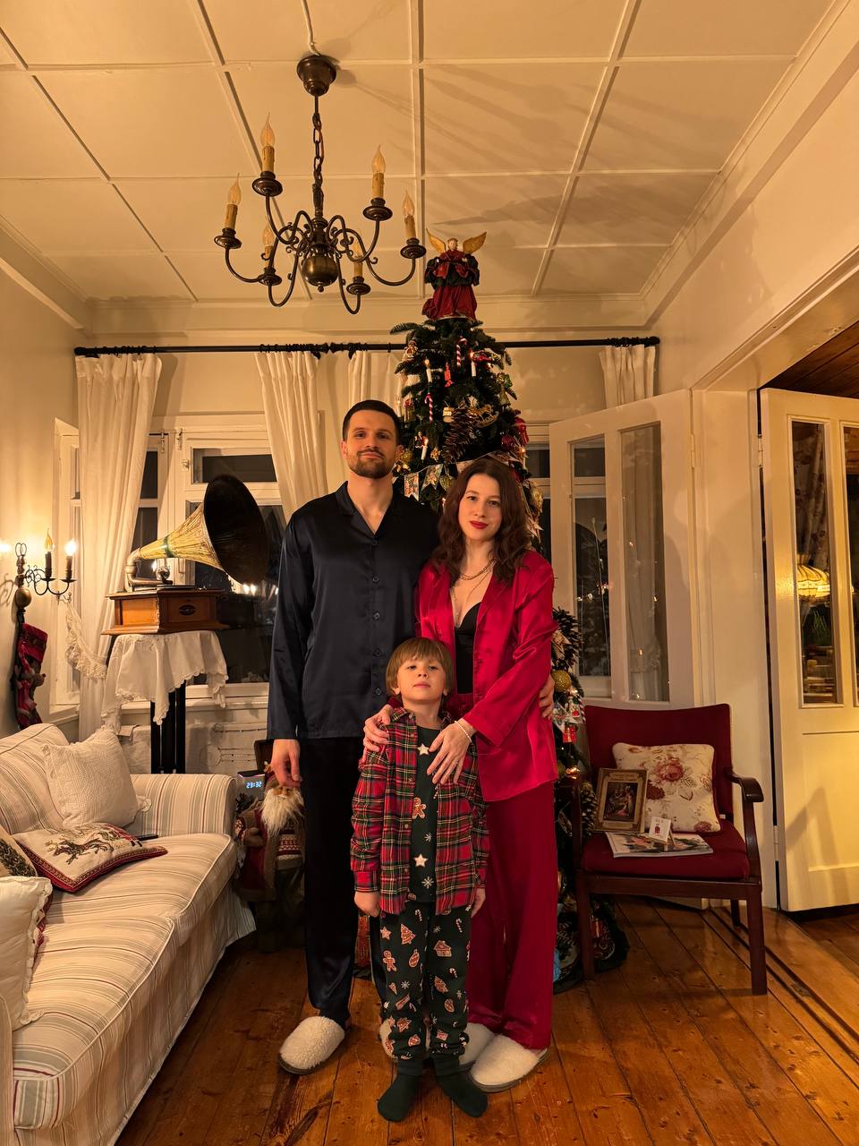 Дорогие мои друзья!🎄
С Новым Годом!✨
Я не буду обещать, что всё в нём само собой будет хорошо, потому что это хорошо зависит в первую очередь от нас самих | Сетка — социальная сеть от hh.ru