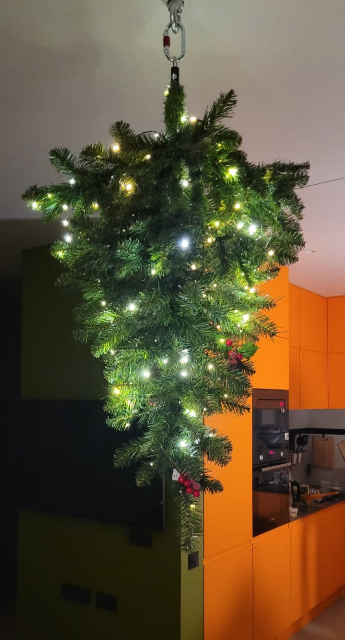 Всех с наступившим 2025! Ура! 
Желаю вам, чтобы ваши месты сбывались и это делало вас счастливыми ❤️
Спасибо за то, что нас читаете, нам ОЧЕНЬ приятно | Сетка — социальная сеть от hh.ru