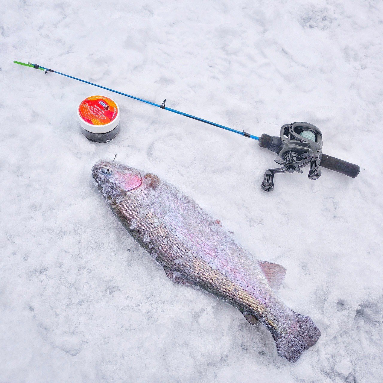 Как я провел 31 декабря 🥳🍾🎄А провёл я его правильно — на рыбалке 🎣.
Решил я к новогоднему столу поймать немного жареных форелей. Поэтому, с утра пораньше — собираю манатки и еду на платник | Сетка — социальная сеть от hh.ru