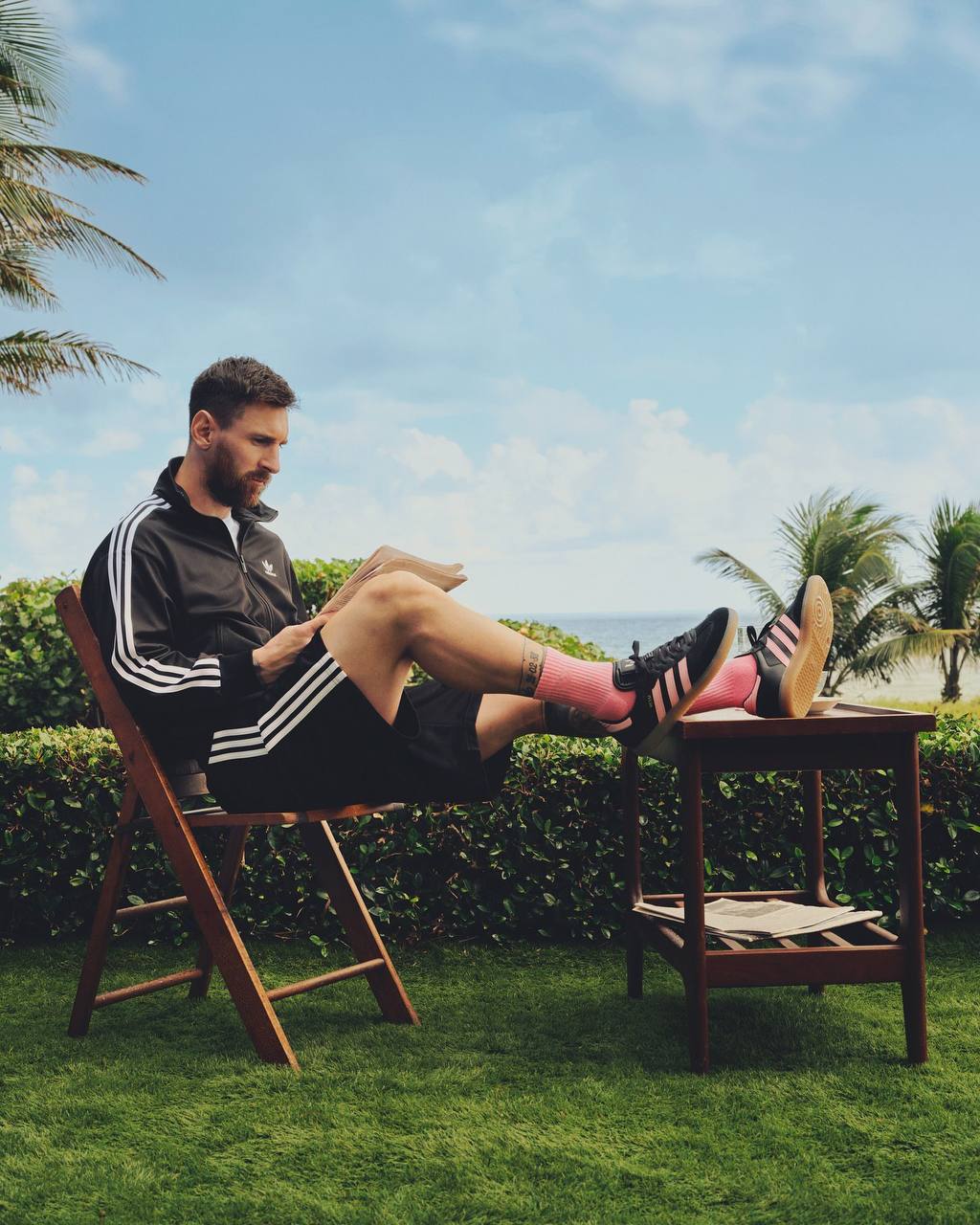 #Артем Хочешь быть на его месте?
Такой вопрос задают adidas в новой рекламе кроссовок samba с участием Лео Месси. И чтобы быть на месте Лео, необязательно быть легендой футбола | Сетка — социальная сеть от hh.ru
