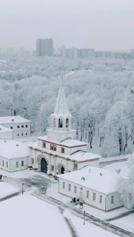 Рождество в Коломенском 🎄
6-7 января 12:00-17:00
Гостей ждет насыщенная программа с музыкальными и танцевальными выступлениями🎶
Кроме того, организаторы подготовят игры и забавы, колядки и гадания | Сетка — социальная сеть от hh.ru