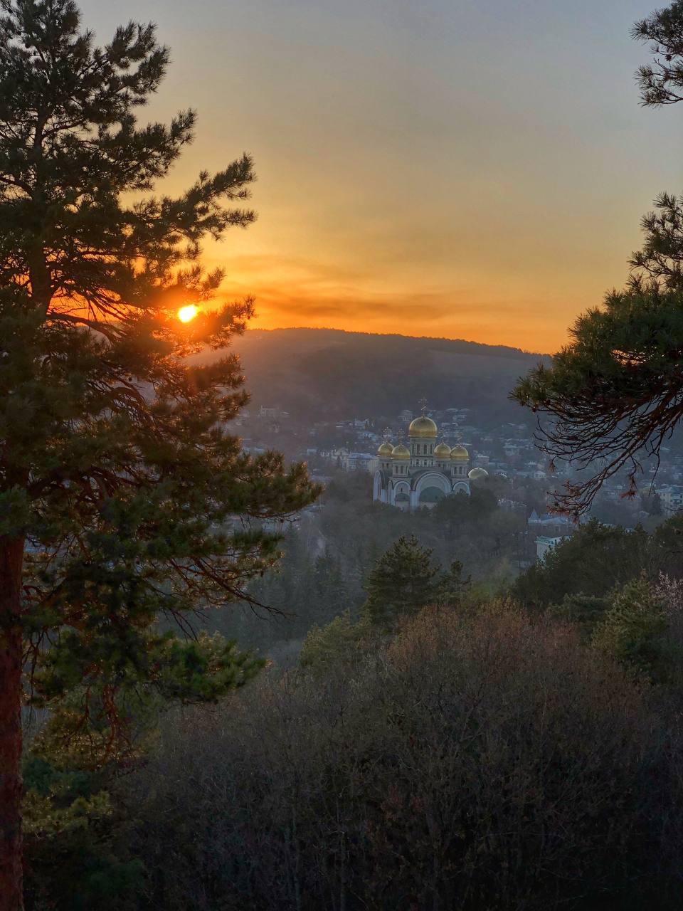 ☀️Январский Кисловодск
Хорошая погода располагает к прогулкам по нашим курортам.
📸Фотограф Артём Мелетов@stavdvor | Сетка — социальная сеть от hh.ru
