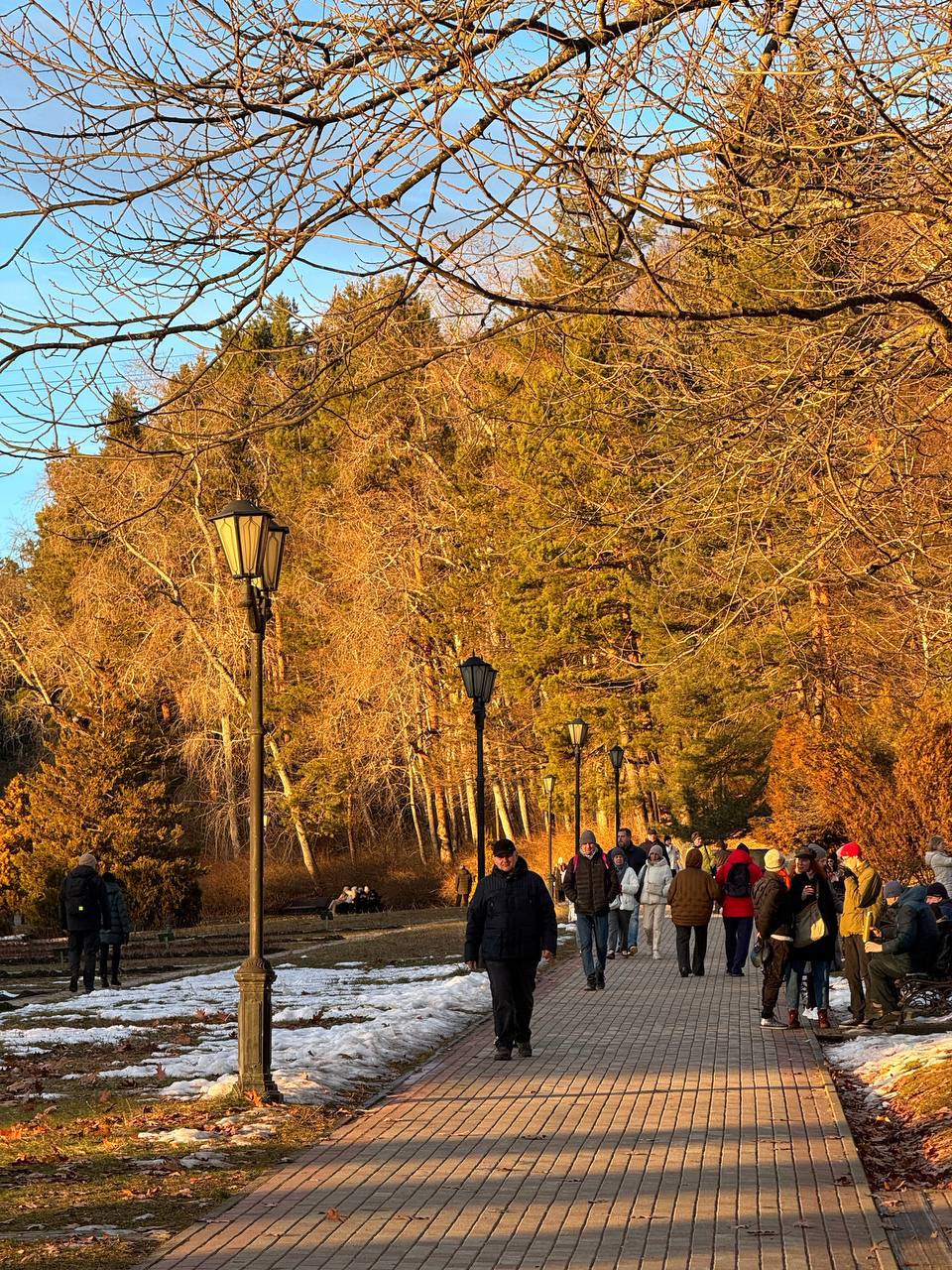 ☀️Январский Кисловодск
Хорошая погода располагает к прогулкам по нашим курортам.
📸Фотограф Артём Мелетов@stavdvor | Сетка — социальная сеть от hh.ru
