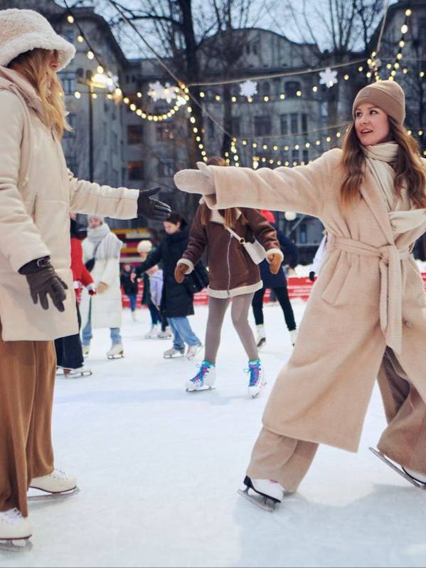 ⛸️ Катаемся на коньках под живую музыку в саду имени Баумана
4 января с 16:00 до 18:00 и с 19:00 до 21:00
В рамках проекта «Зима в Москве» там прозвучат известные классические композиции, а сопровожда... | Сетка — социальная сеть от hh.ru