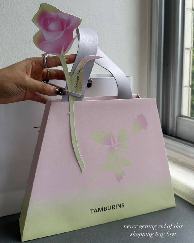 Никак не возьму в толк, почему все пищат от креатива Tamburins
Эти блоттеры в виде цветов я видела, кажется, в каждом пятом ролике креативных итогов года, а несчастные свечи в виде тыковок и помидорок... | Сетка — социальная сеть от hh.ru