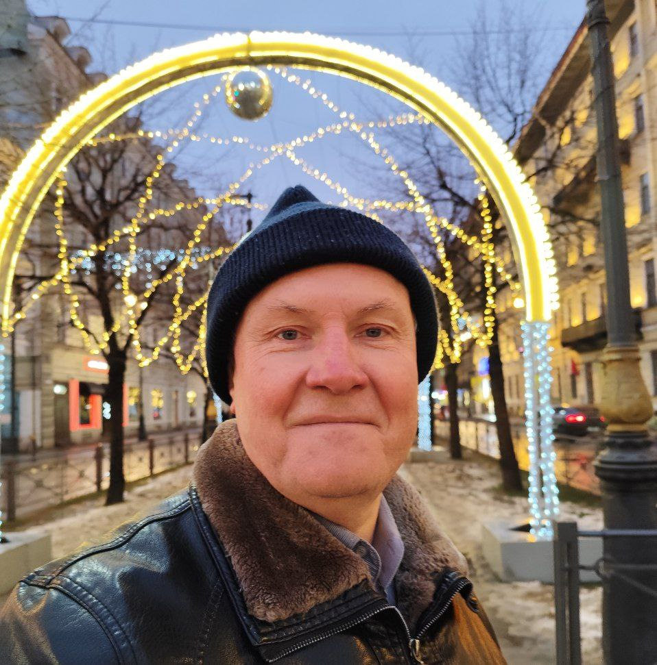 Быть правой или счастливой?  
Часто, в погоне за успехом и признанием женщины-предпринимательницы сталкиваюися с дилеммой: быть правой или счастливой.   
Кажется, что эти два понятия взаимоисключающие | Сетка — социальная сеть от hh.ru