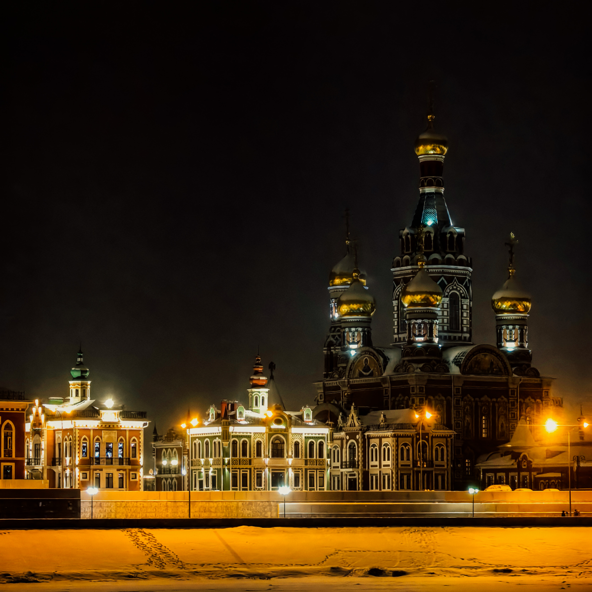Все проводят новогодние каникулы по разному 🎄 
Кто-то отдыхает на диване, кто-то работает | Сетка — социальная сеть от hh.ru
