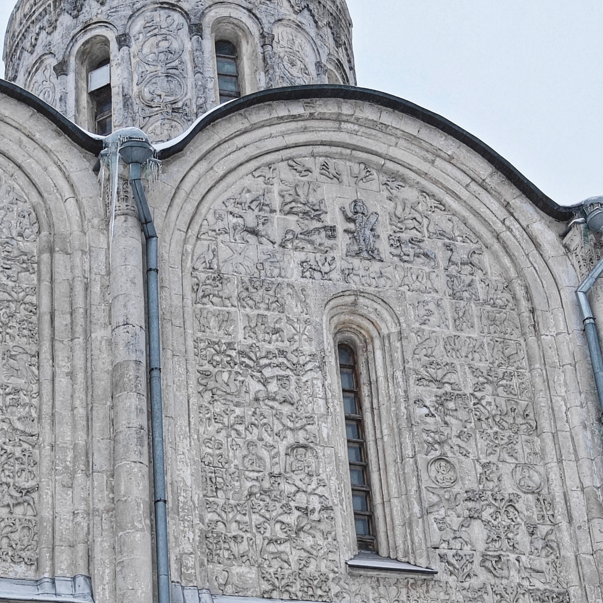 Январские морозы — идеальное время для путешествия во Владимир и Суздаль, чтобы ощутить настоящий дух древнерусского Нового года: со снегом, искрящимся под ногами, и белокаменными соборами, словно сош... | Сетка — социальная сеть от hh.ru