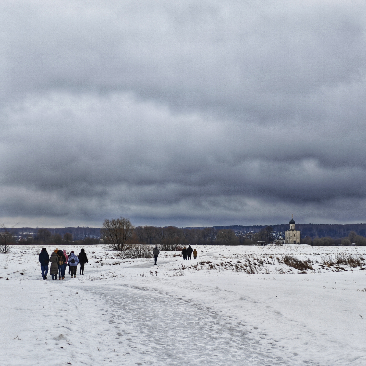 Январские морозы — идеальное время для путешествия во Владимир и Суздаль, чтобы ощутить настоящий дух древнерусского Нового года: со снегом, искрящимся под ногами, и белокаменными соборами, словно сош... | Сетка — социальная сеть от hh.ru