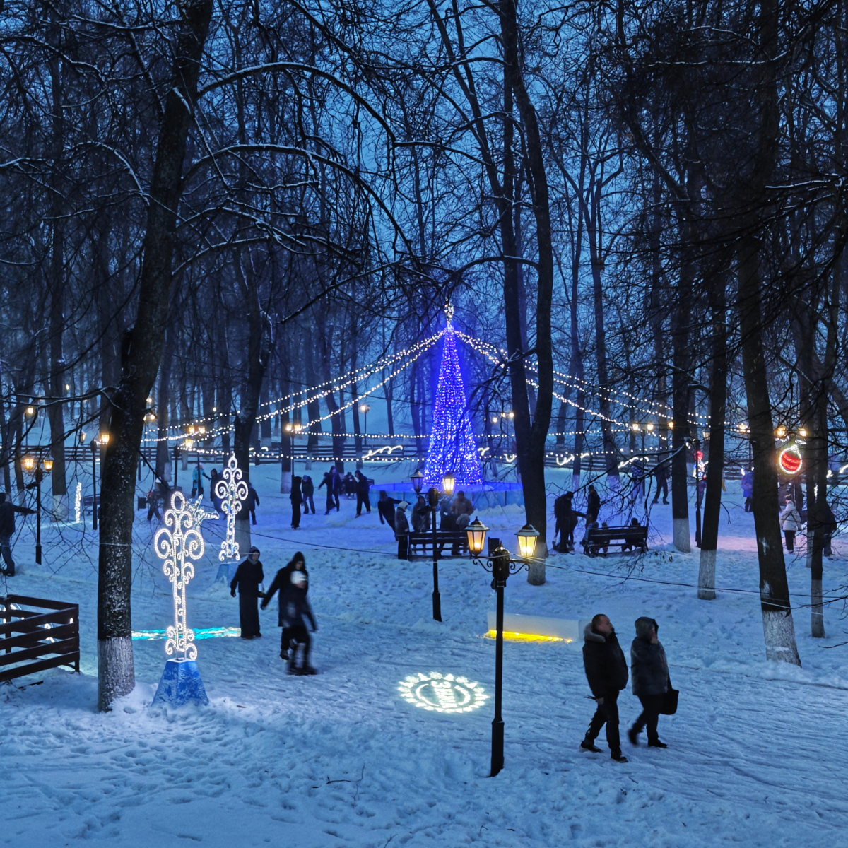 Январские морозы — идеальное время для путешествия во Владимир и Суздаль, чтобы ощутить настоящий дух древнерусского Нового года: со снегом, искрящимся под ногами, и белокаменными соборами, словно сош... | Сетка — социальная сеть от hh.ru