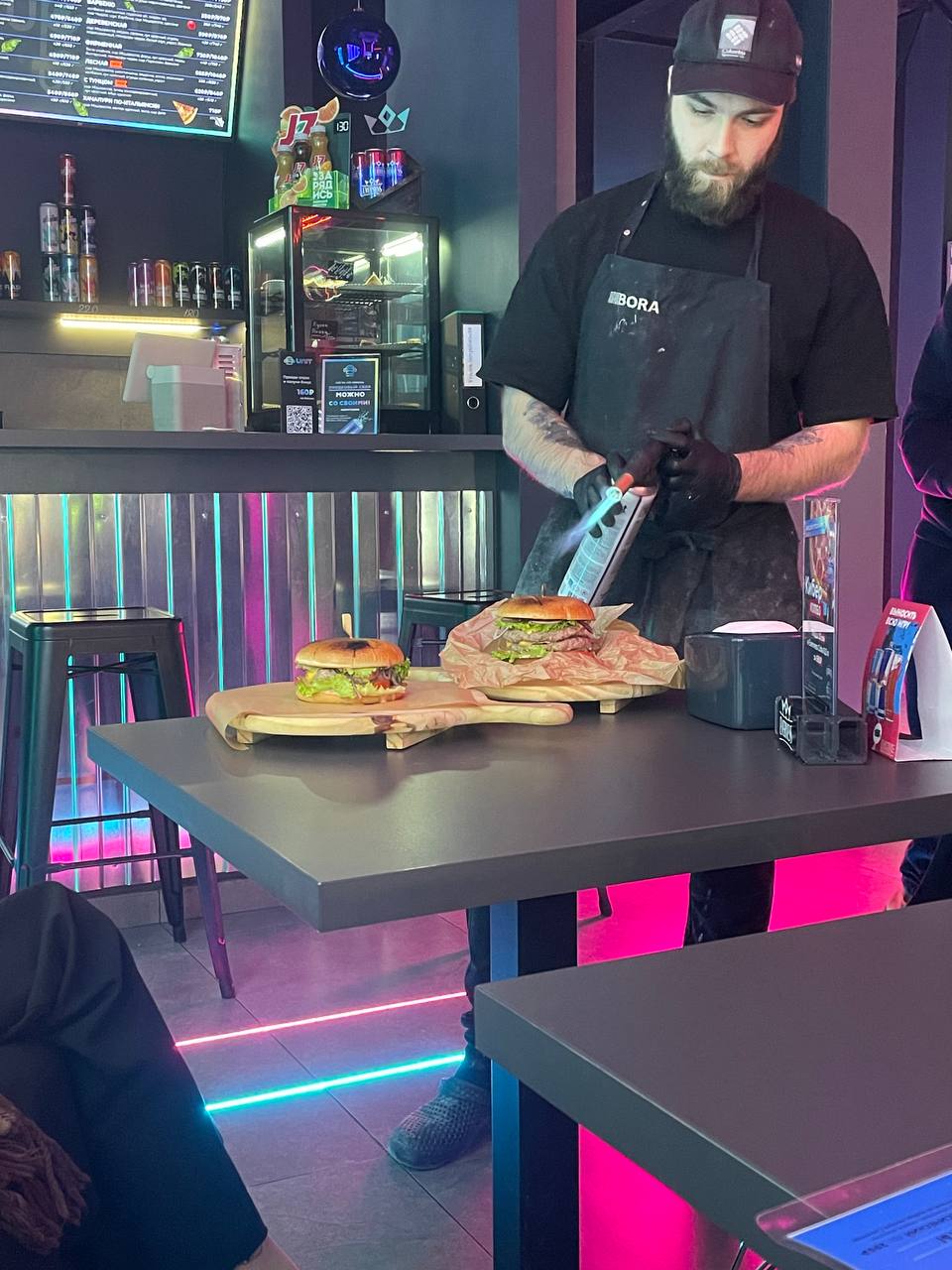 Зашел к ребятам в https://vk.com/unitclubkld гости 😁
А тут кулинарное представление 🥳 | Сетка — социальная сеть от hh.ru