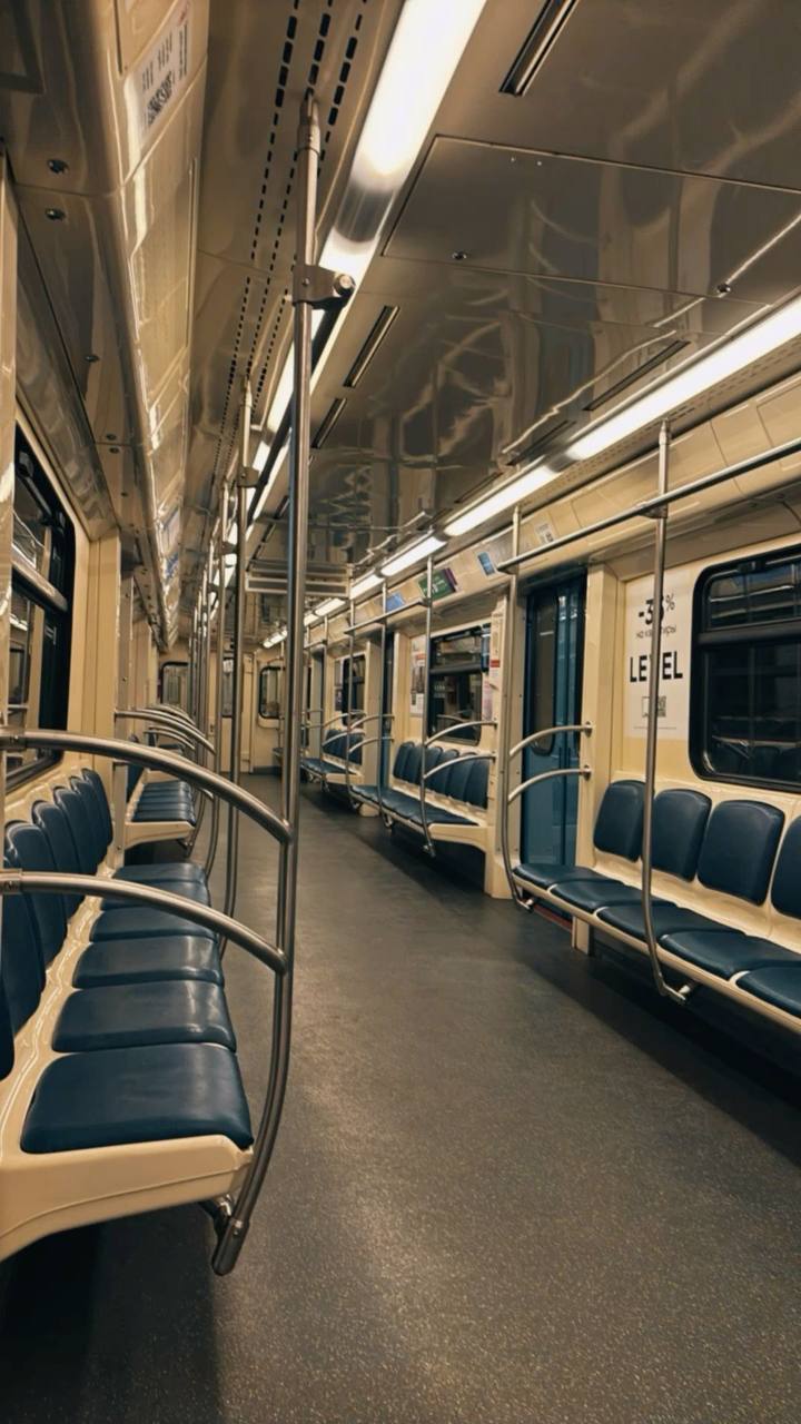 🚇 Все станции метро и МЦК с 6 на 7 января будут открыты до 02:00, МЦД — до 03:00
Ночной наземный транспорт будет функционировать до 03:30, при этом 18 ночных маршрутов сохранят свой привычный режим
📲П... | Сетка — социальная сеть от hh.ru
