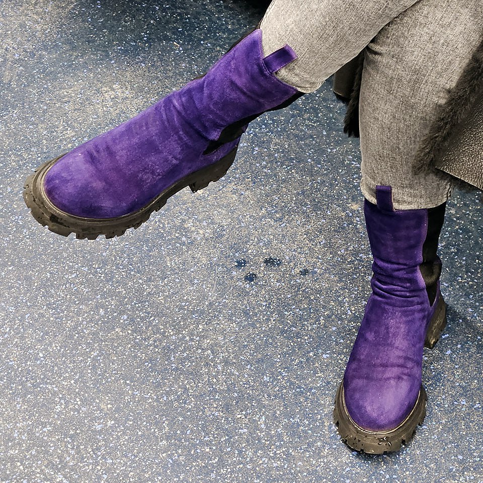 Разбавим-ка СЕРОСТЬ бархатно-фиолетовыми ЧЕЛСИ! 🎆🎆
#обувь #январь #2025г #ногимосковскогометро #NMMetro #метро #москва #фиолетовый #бархатный #челси | Сетка — социальная сеть от hh.ru