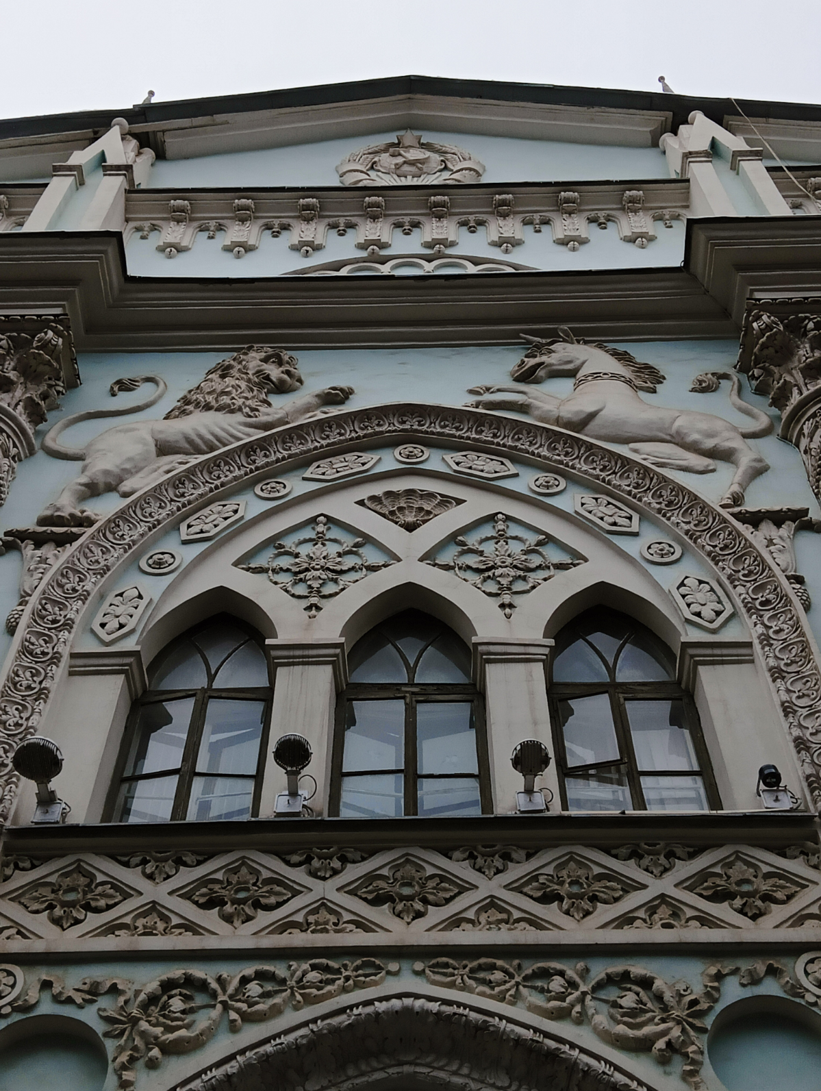 Одной из традиций меня и моих друзей является ежегодная поездка в Москву после нового года, в этот раз город был невероятно красиво украшен | Сетка — социальная сеть от hh.ru