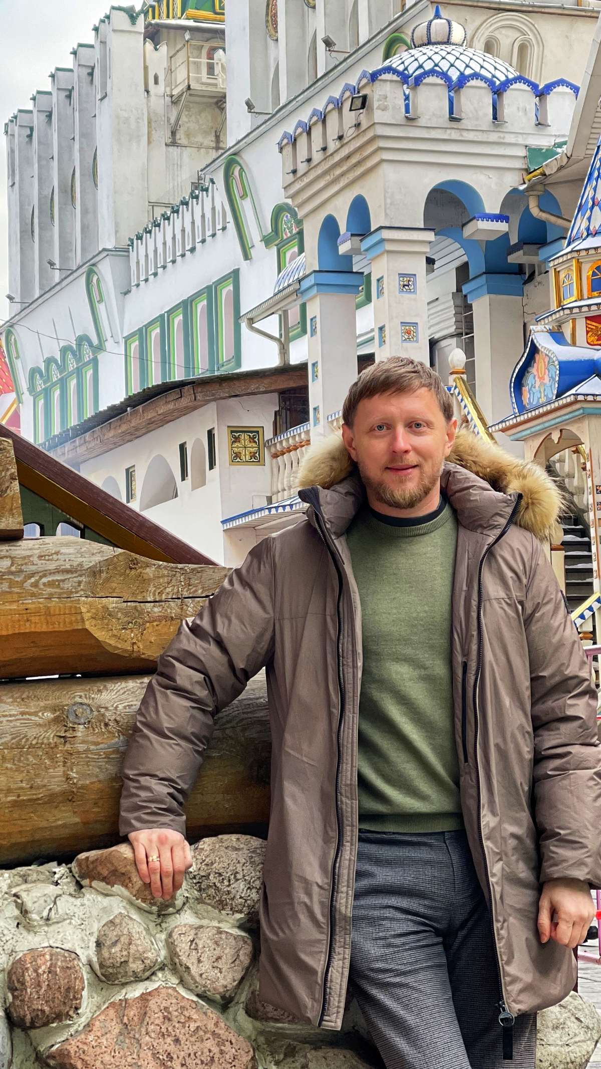 С Рождеством Христовым!  
Этот светлый праздник напоминает нам о главных ценностях: добре, заботе о ближнем и вере в лучшее | Сетка — социальная сеть от hh.ru