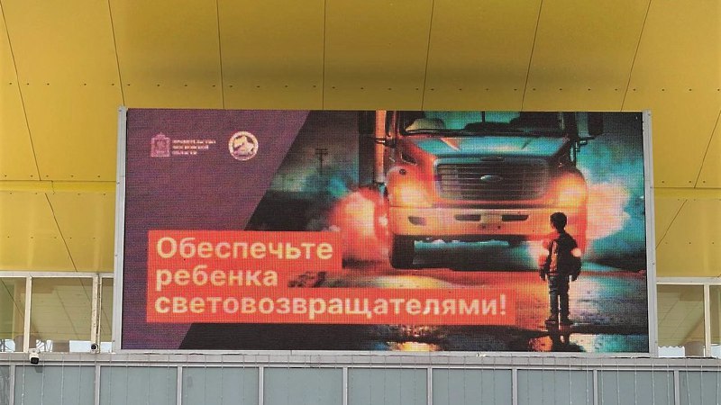 🚦 Самая жесть — это социальная реклама, посвященная правилам безопасности дорожного движения.
На фото баннеры кампании «Зимние каникулы», проводимой в Московской области (Волоколамск) | Сетка — социальная сеть от hh.ru