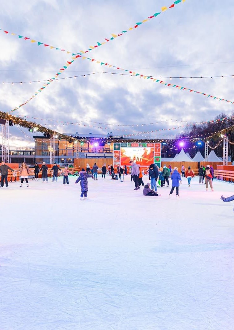 Где бесплатно покататься на коньках в Москве?
⛸Каток на Болотной площади
⏳Пн-Вс 10:00-22:30
📍Болотная площадь
➗Бесплатно, регистрация
⛸Каток на Воробьевых горах
⏳Пн-Пт 15:00-21:00, Сб-Вс 12:00-22:00
📍... | Сетка — социальная сеть от hh.ru
