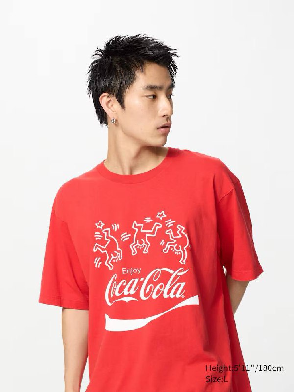 Прикол, в американском Uniqlo появилась коллаба с Coca-Cola от Кейт Харринг (дизайнер). Тишки продаются по 25 баксов (2750 рублей), а свитшоты по 40 баксов (4400 рублей) | Сетка — социальная сеть от hh.ru